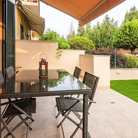 Apartment Garden Retreat